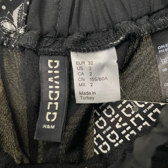 High-Low Black Sugar Skull Print Maxi Skirt - Picture 3 of 4